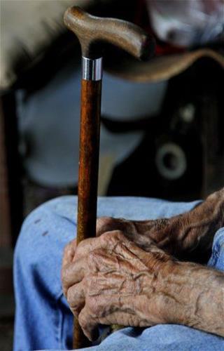 Cops: Woman, 86, Beat Hubby to Death With Her Cane