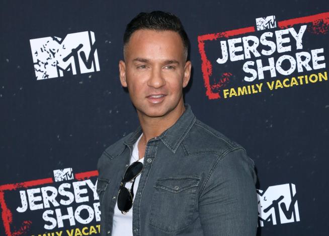 Jersey Shore Star Hawks 'Free Sitch' Shirts Ahead of Prison