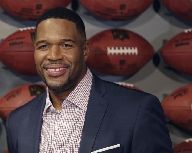 Michael Strahan to Clemson: Come to NYC for 'Proper Meal'