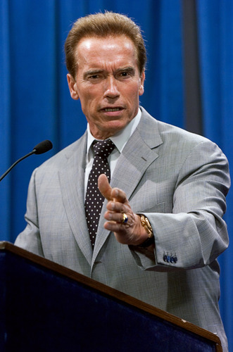 Sans Budget, Arnold to Slash Calif. Workers' Pay