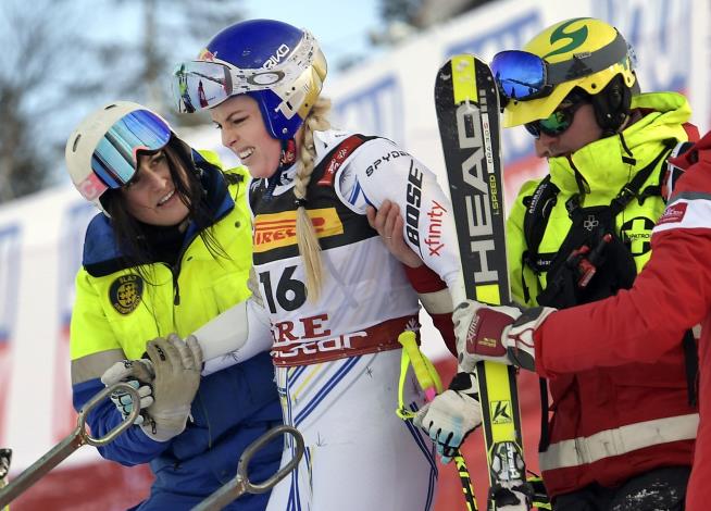 Lindsey Vonn Crashes in 2nd Last Race of Career