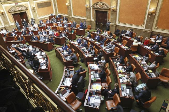 Utah Lawmakers Vote to Legalize Fornication
