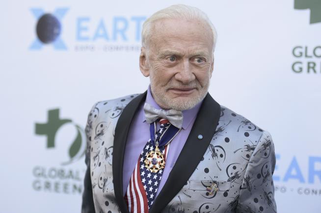 Buzz Aldrin and His Kids Suddenly Kiss and Make Up