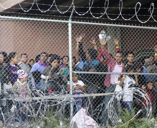 Migrants Glut Texas in 'Staggering' Border Scene