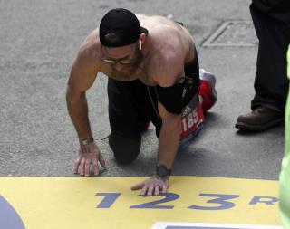 Marine Veteran Finishes Marathon in Inspiring Fashion