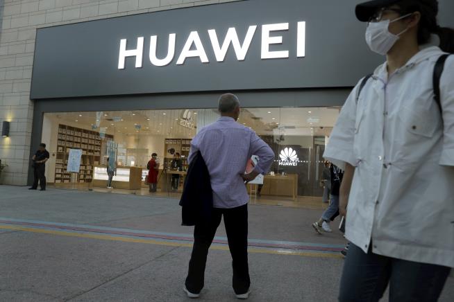 China's Latest Target in Huawei Hubbub: FedEx