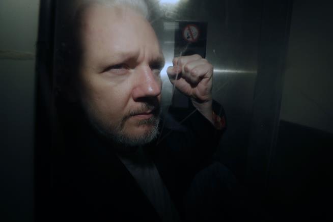 British Official Signs US Extradition Order for Assange
