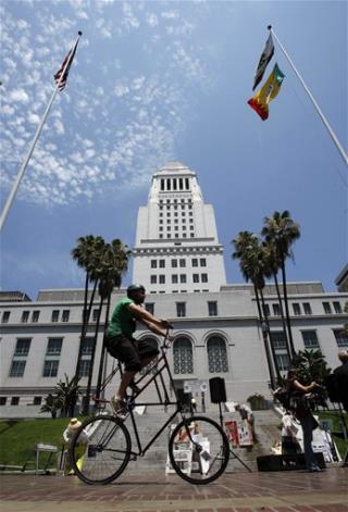 Car-Happy LA Proves Hostile Terrain for Bicyclists