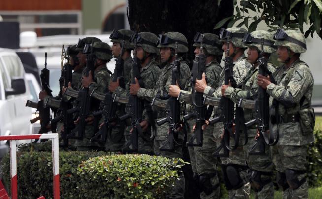 Mexico Adds 15,000 Troops to its Force at US Border