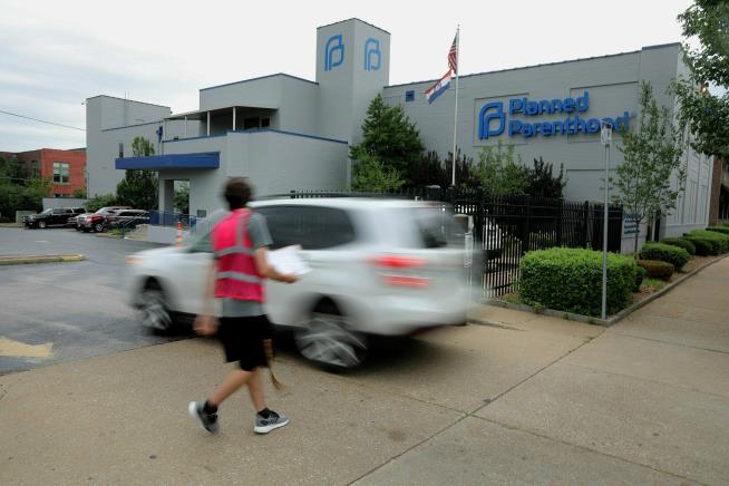 Missouri's Only Abortion Clinic Can Keep Offering Abortions—for Now