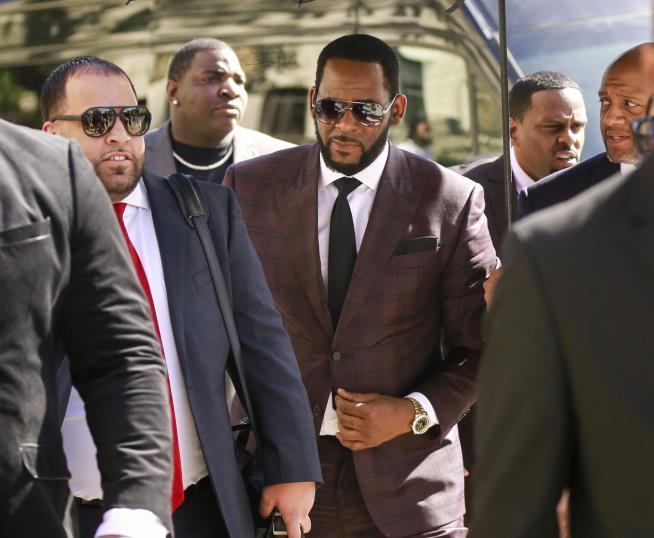 R. Kelly Arrested on Federal Charges