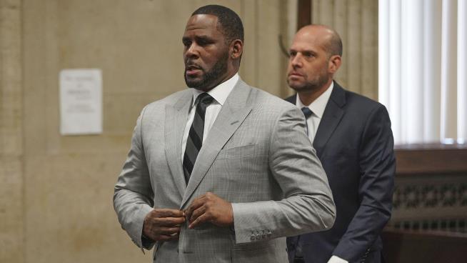 Indictment: R. Kelly Made Girls Call Him 'Daddy'