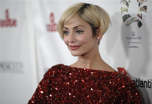 Thanks to IVF, Donor, Natalie Imbruglia Is Pregnant