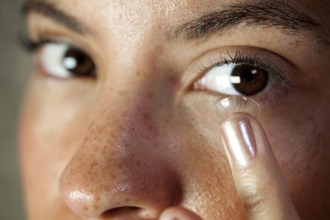 Contact Lens Would Let You Zoom In and Out by Blinking