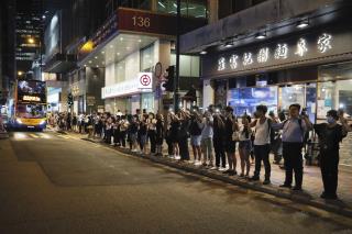 Hong Kong Protesters Make 30-Mile Human Chain