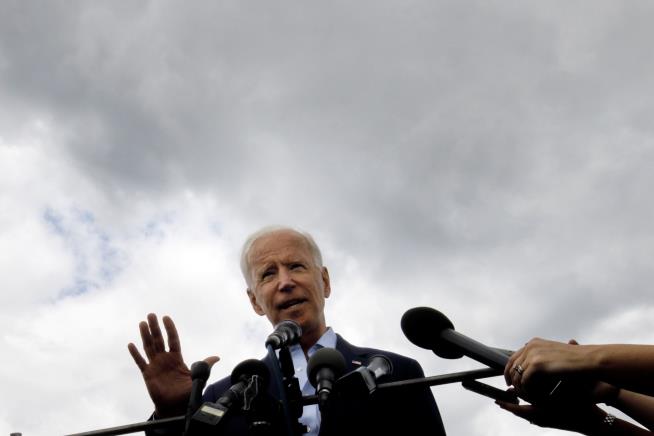 Tumbling Biden Is Tied With Warren and Sanders, Poll Finds