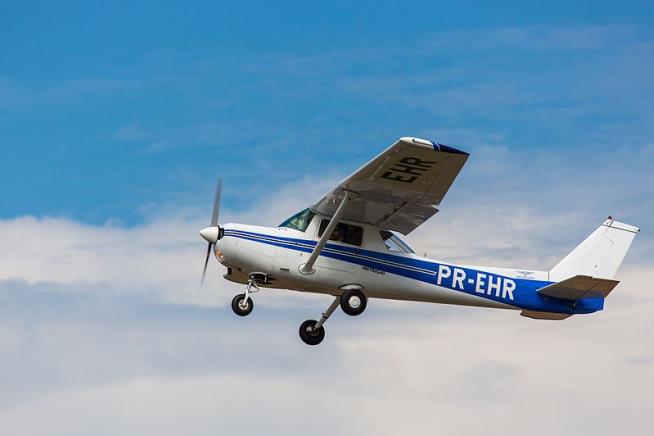 Flight Instructor Passes Out on First-Time Student