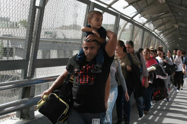 Trump Rule Barring Asylum Seekers Is Now in Effect
