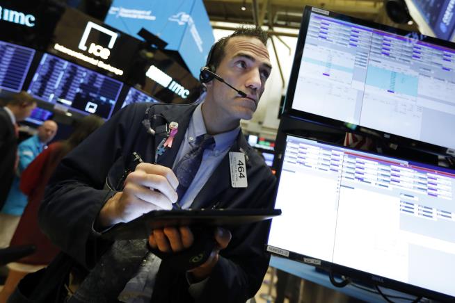 Stock Losses Accelerate on Wall Street