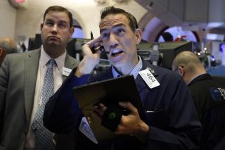 Stocks Struggle to a Mixed Finish on Wall Street