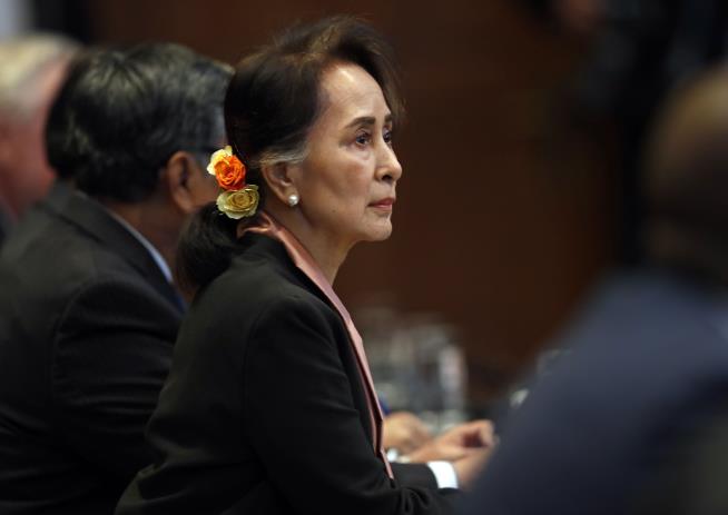 Suu Kyi in Court for Genocide Hearing