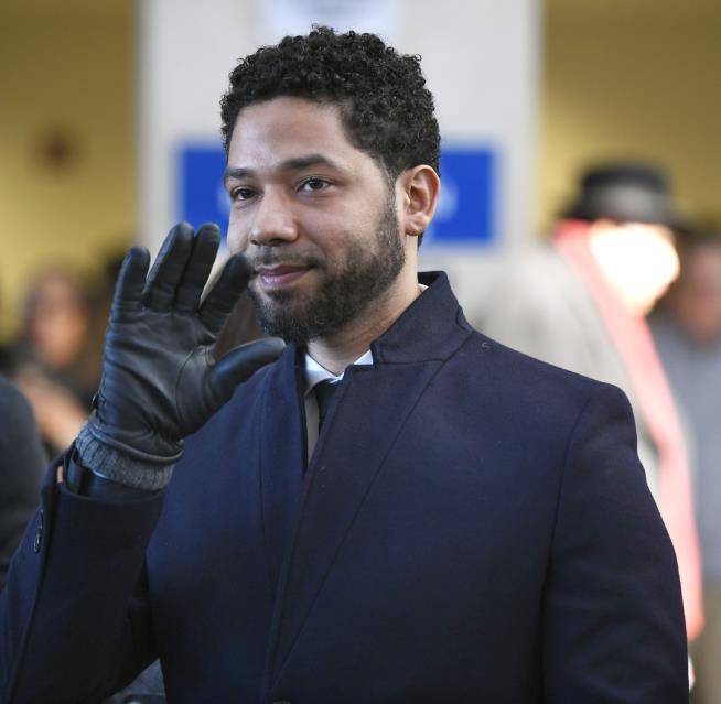 Smollett Takes Gifts to Flint