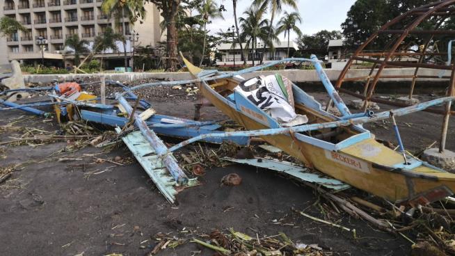 Christmas Typhoon Leaves 16 Dead in Philippines