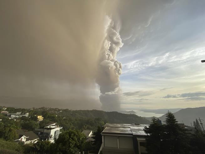 Thousands Flee Volcanic Eruption