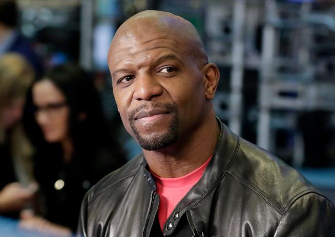 Terry Crews Takes Bended Knee on Twitter