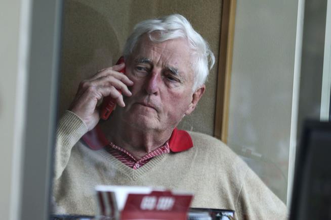 Bob Knight Ends Cold War With Indiana