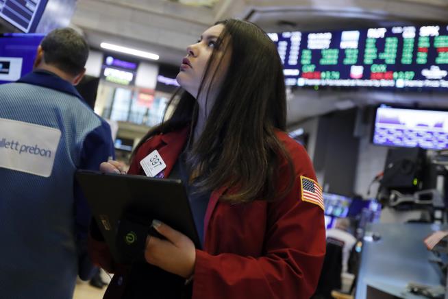 US Stocks Brush Off Latest Loss