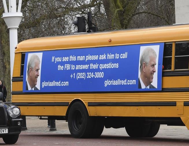 School Bus Stalks Buckingham Palace