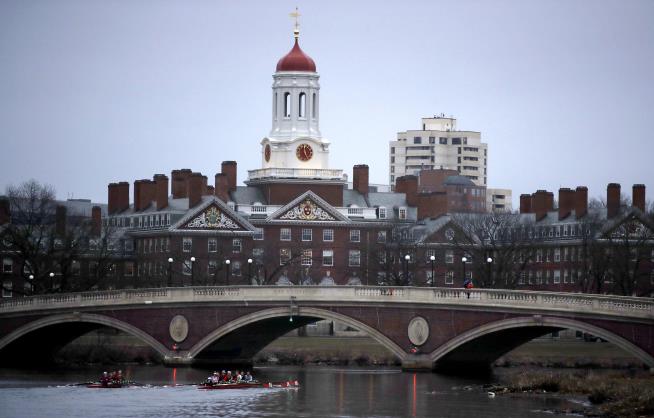 Harvard Tells Students to Stay Away