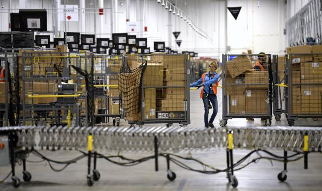 Amazon Asks Laid-Off Workers to Help Fill 100K New Jobs
