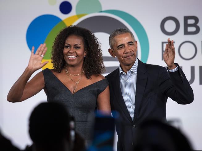 Obamas Are 'Netflix and Chillin'
