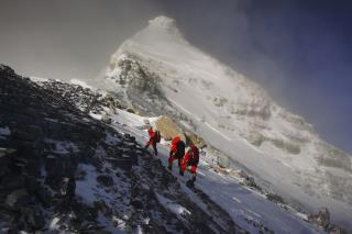 A Single Team Manages to Scale Everest in Pandemic