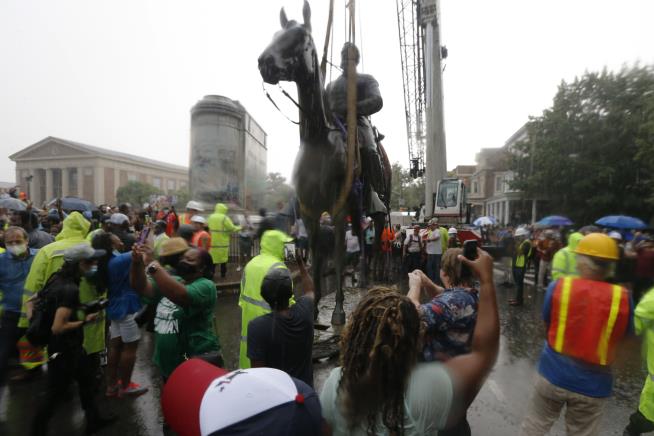 Former Confederate Capital Orders Removal of Monuments