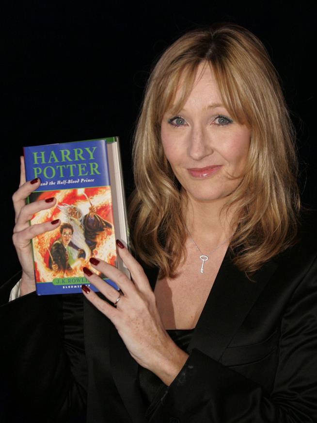Harry Potter Fan Sites Are Backing Away From JK Rowling