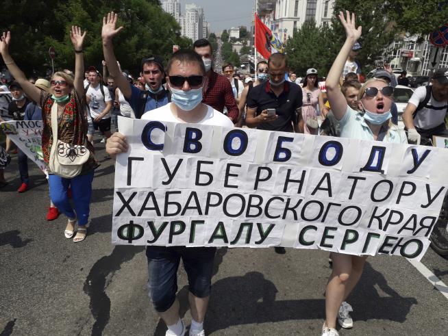 Tens of Thousands Hit the Streets in Russia