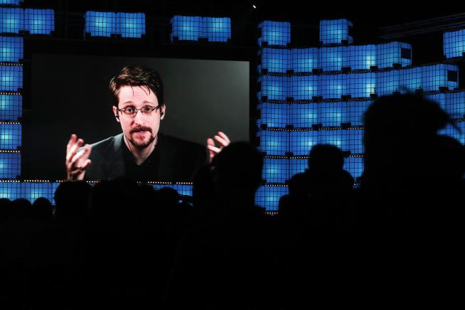 Trump Says He'll 'Take a Look' at Pardoning Snowden