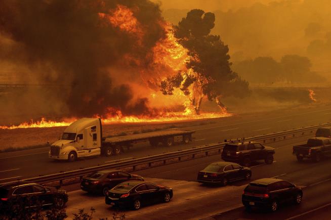 PIlot Dies Fighting California Wildfires