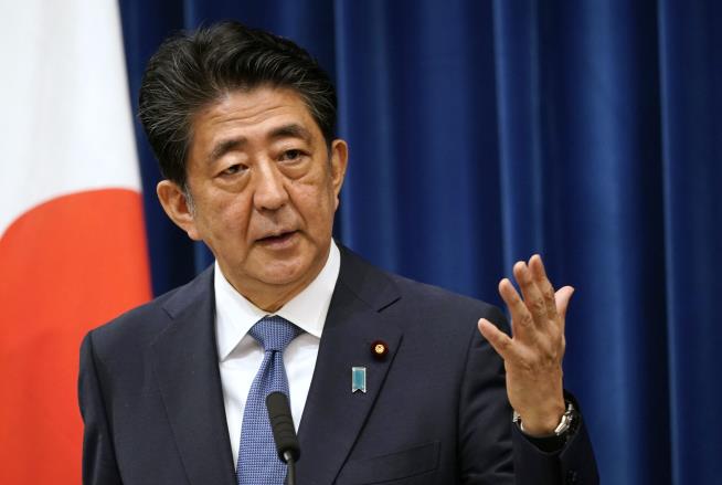 A Tearful Shinzo Abe Announces Resignation