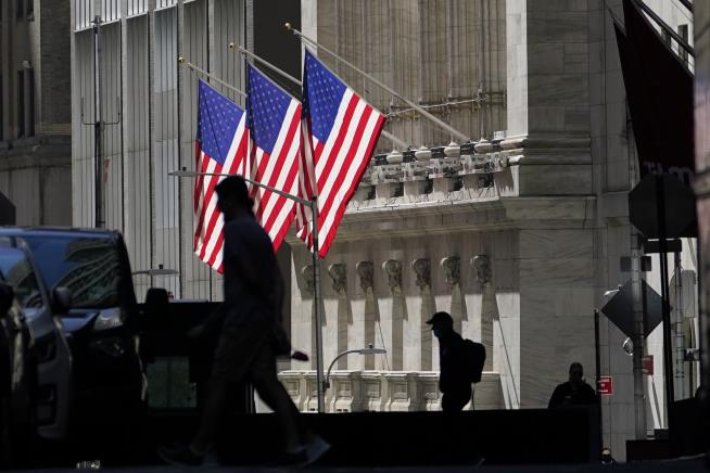 Dow Fizzles as COVID Relief Remains in Limbo