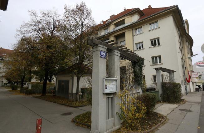 Officials: Mistakes Made Regarding Vienna Gunman