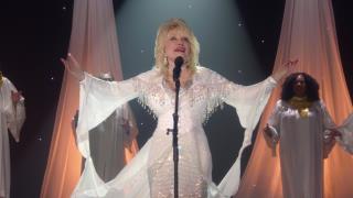 Dolly Parton Rescues Child From Oncoming Vehicle