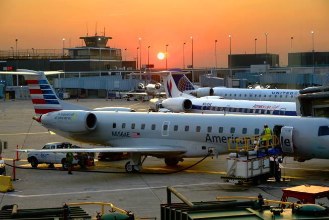 Airline Mechanic Crushed to Death in Chicago