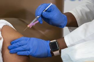 US Considers New Strategy on Vaccinations