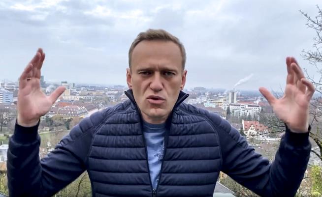 Defiant Navalny Going Back to Russia
