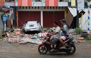 Strong Quake Kills Dozens in Indonesia
