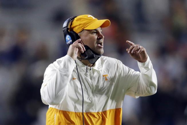 Tennessee Fires Coach, 9 Staffers